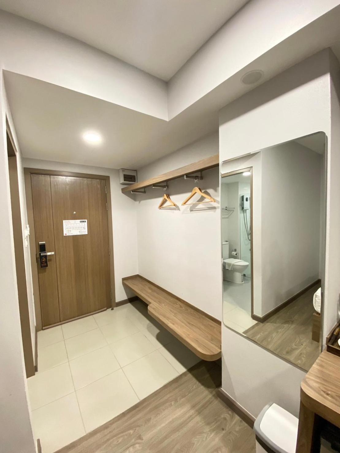 Nakara Hotel, Убонратчатхани Экстерьер фото