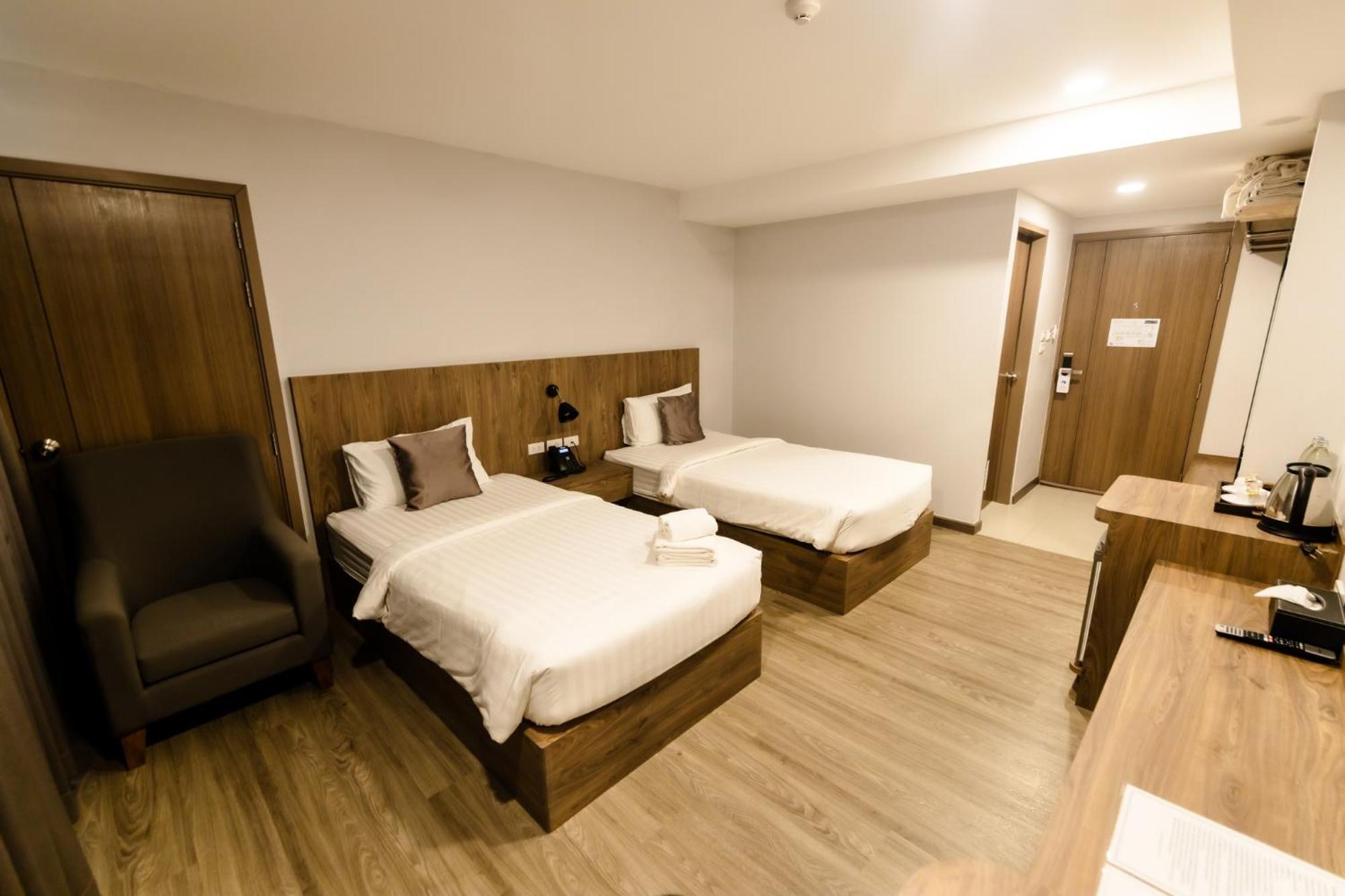 Nakara Hotel, Убонратчатхани Экстерьер фото